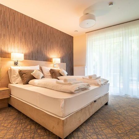 Easy Suites เฮวิซ ภายนอก รูปภาพ