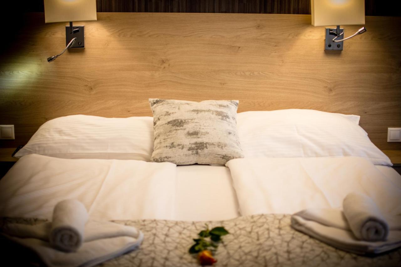 Easy Suites เฮวิซ ภายนอก รูปภาพ