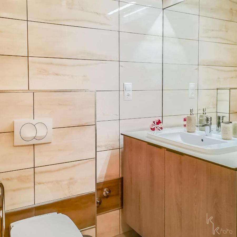 Easy Suites เฮวิซ ภายนอก รูปภาพ