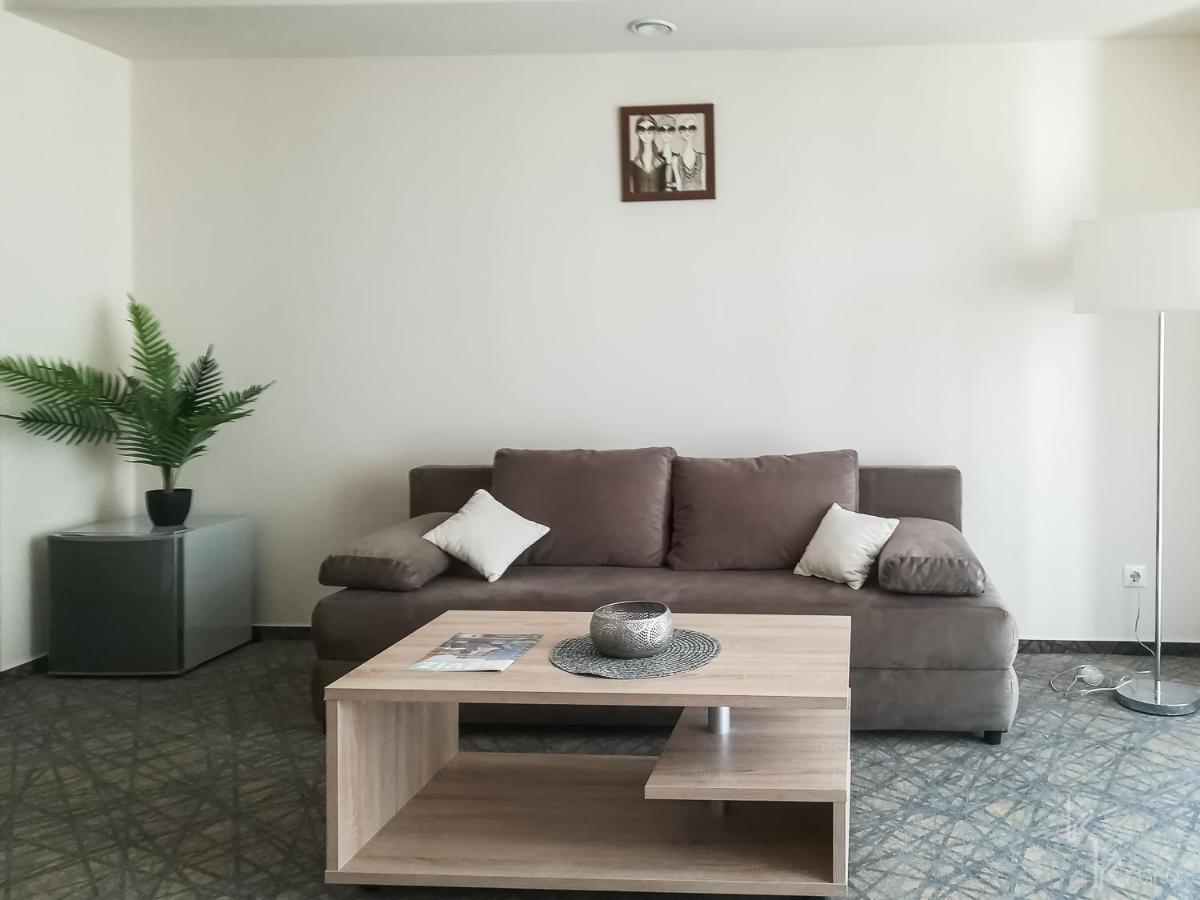 Easy Suites เฮวิซ ภายนอก รูปภาพ