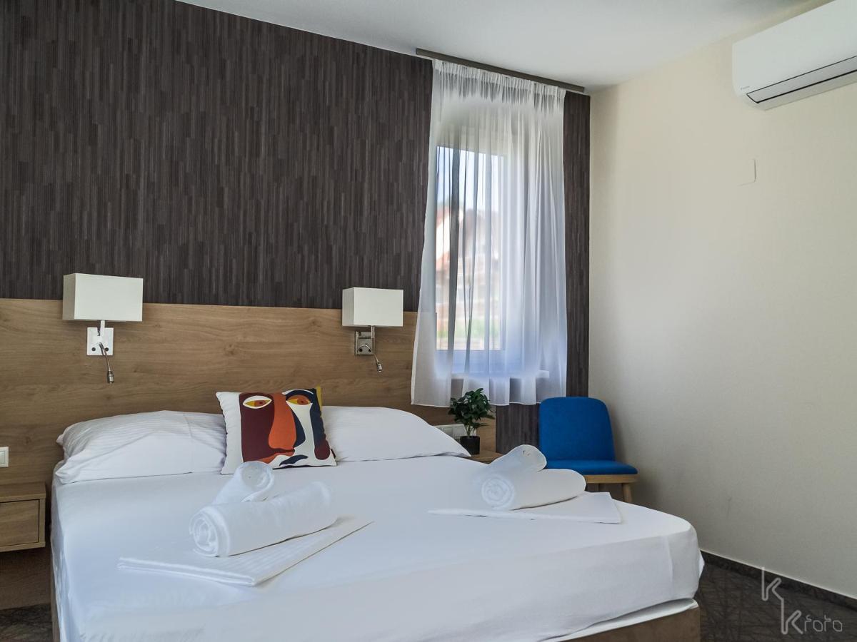 Easy Suites เฮวิซ ภายนอก รูปภาพ
