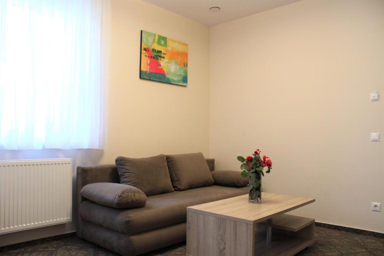 Easy Suites เฮวิซ ภายนอก รูปภาพ
