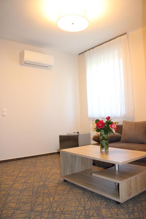 Easy Suites เฮวิซ ภายนอก รูปภาพ
