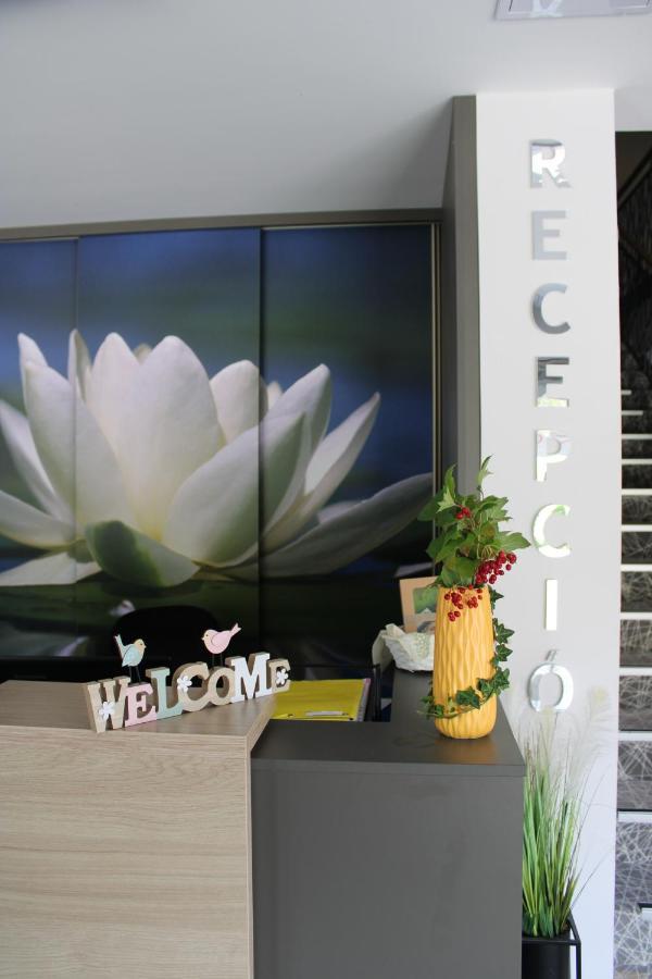 Easy Suites เฮวิซ ภายนอก รูปภาพ
