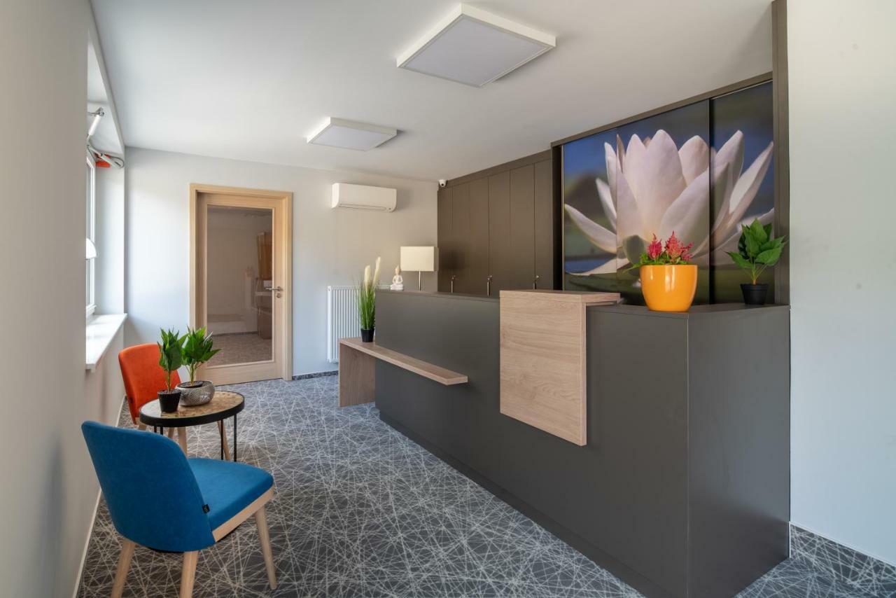 Easy Suites เฮวิซ ภายนอก รูปภาพ