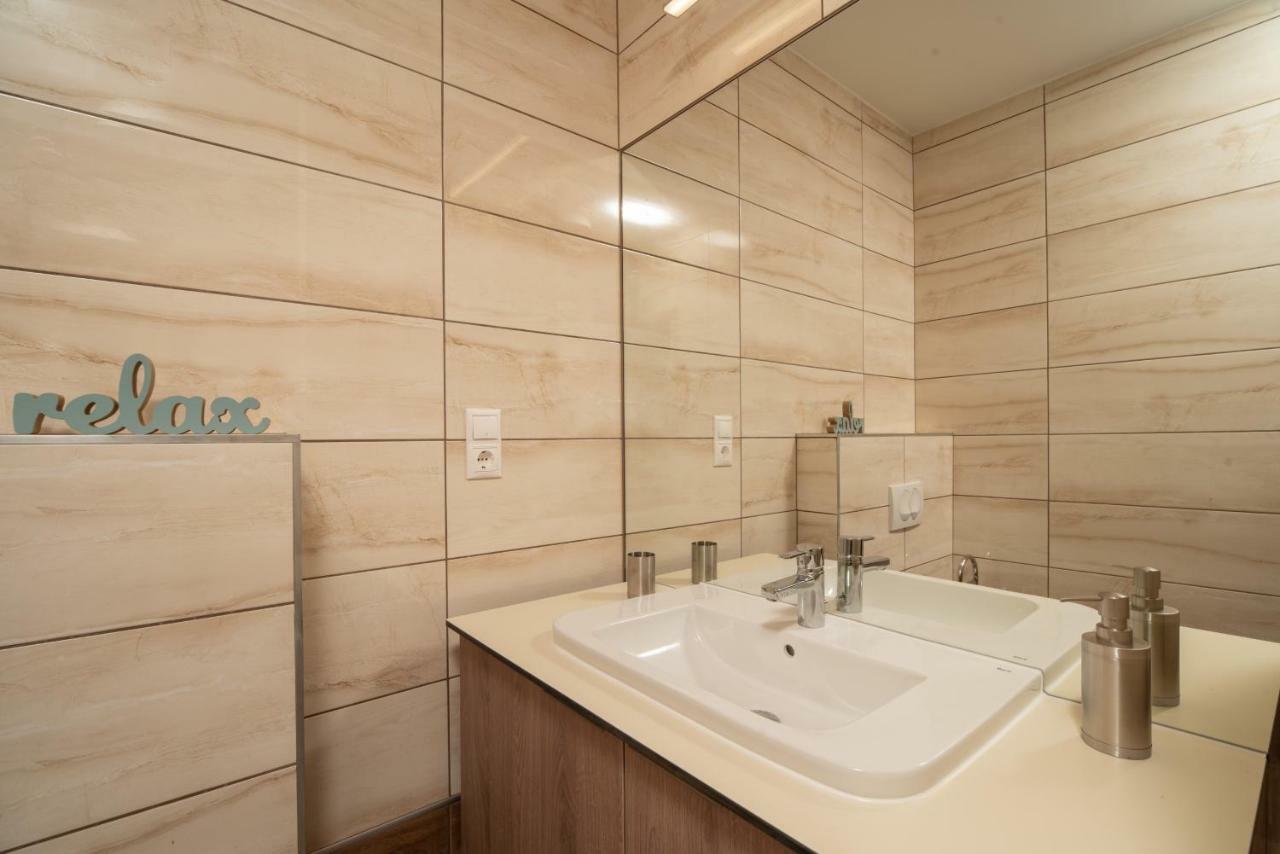 Easy Suites เฮวิซ ภายนอก รูปภาพ