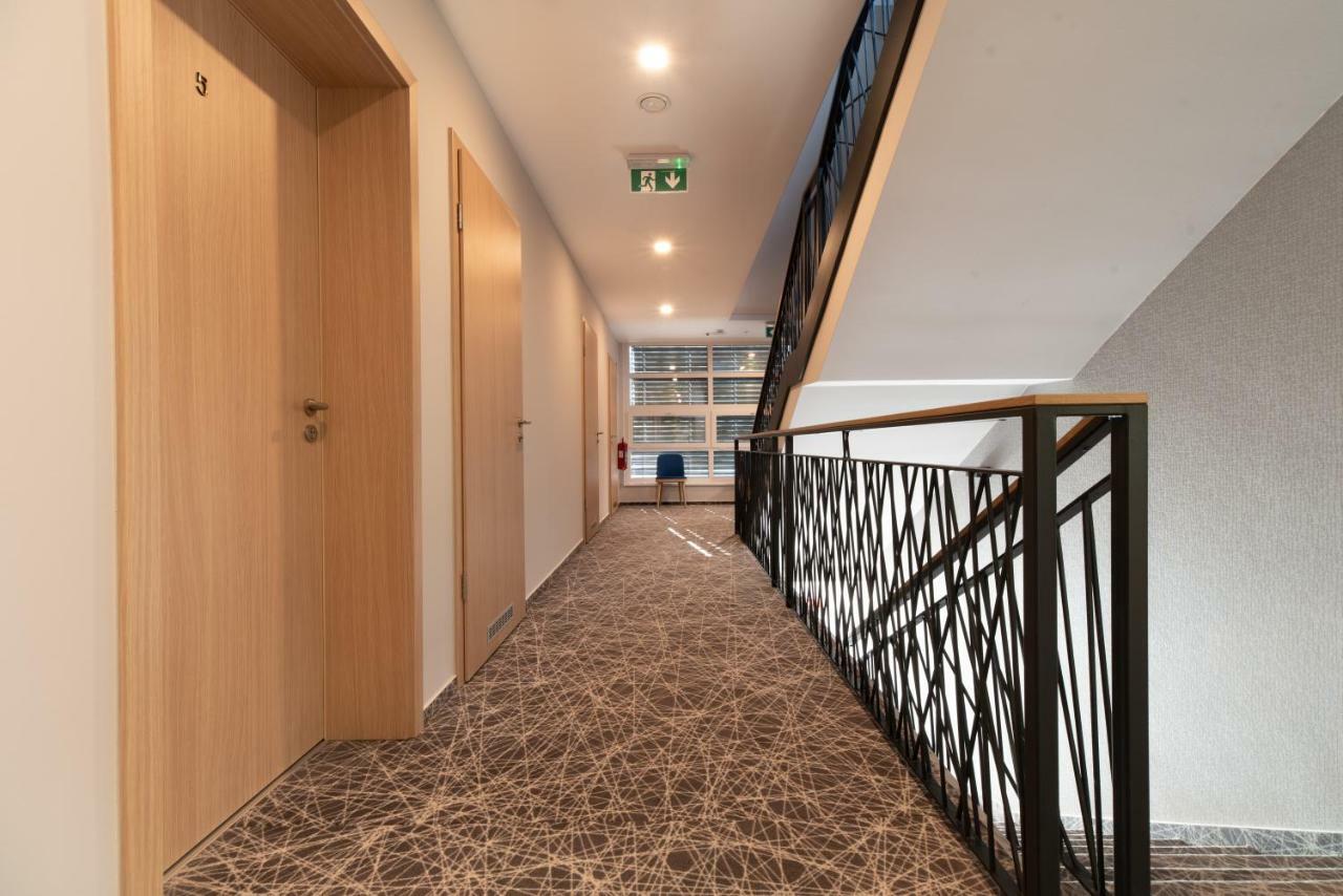 Easy Suites เฮวิซ ภายนอก รูปภาพ