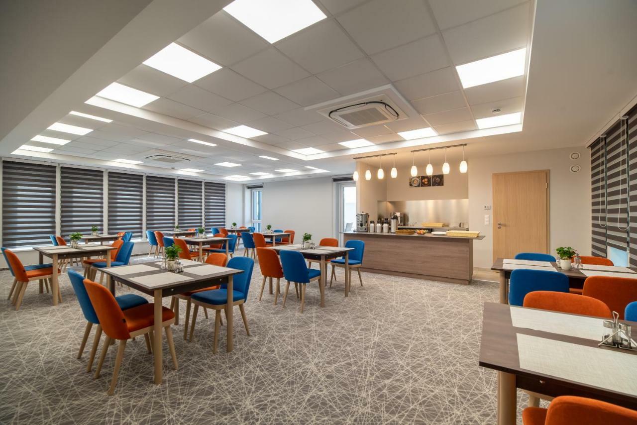 Easy Suites เฮวิซ ภายนอก รูปภาพ