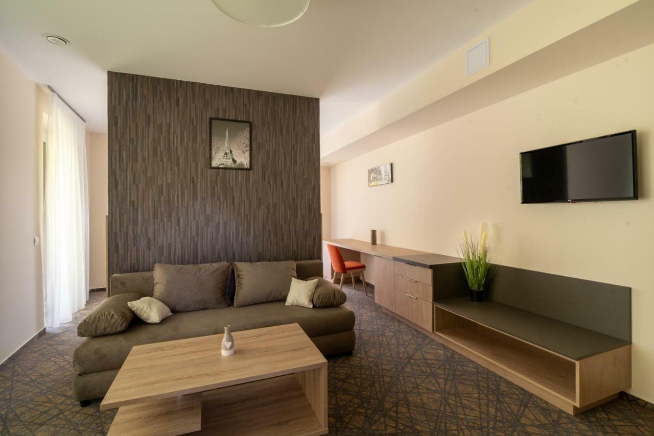 Easy Suites เฮวิซ ภายนอก รูปภาพ