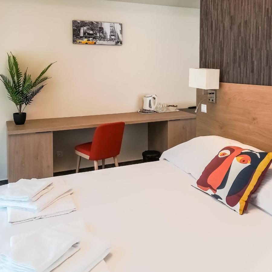Easy Suites เฮวิซ ภายนอก รูปภาพ