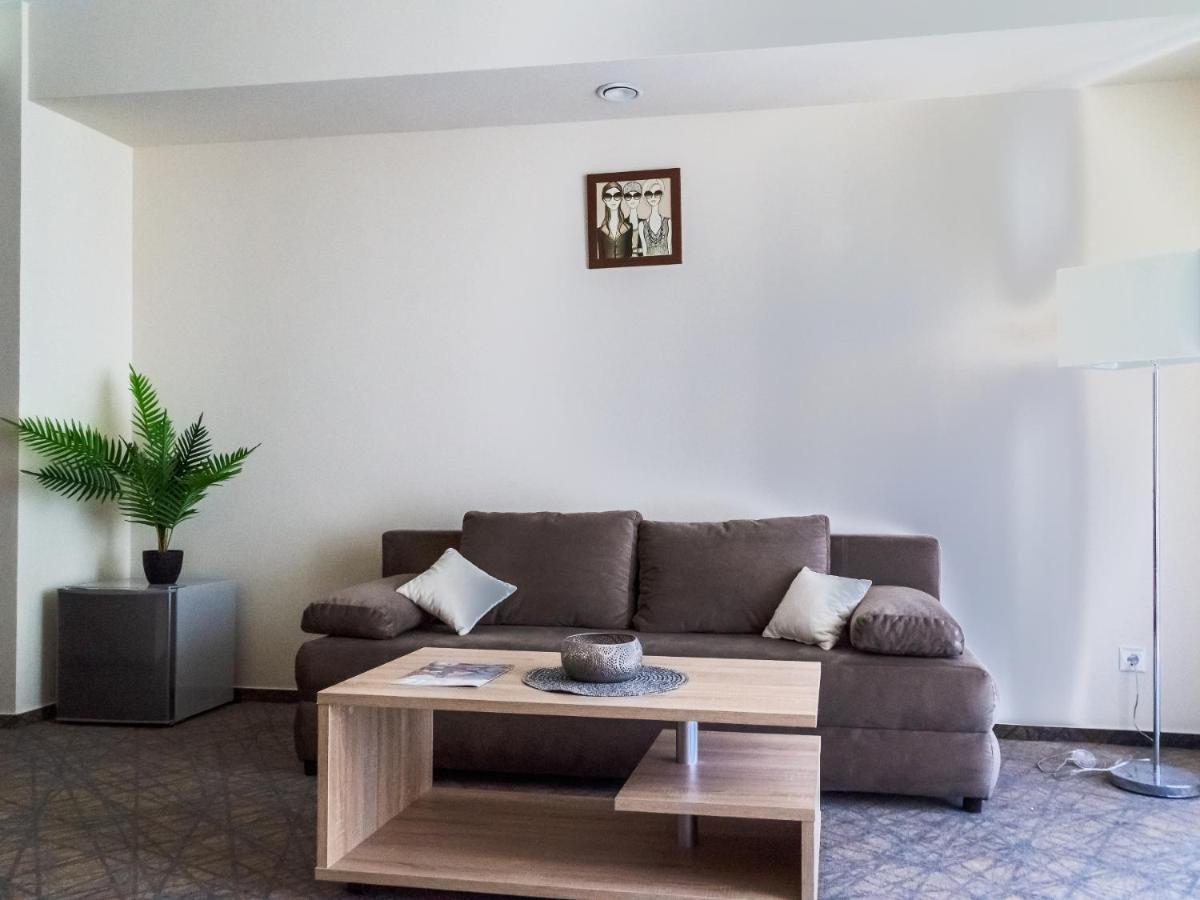 Easy Suites เฮวิซ ภายนอก รูปภาพ